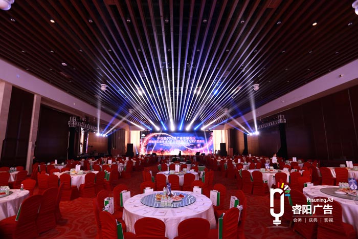 不同的舞臺場景，需要不同的燈光設(shè)計！